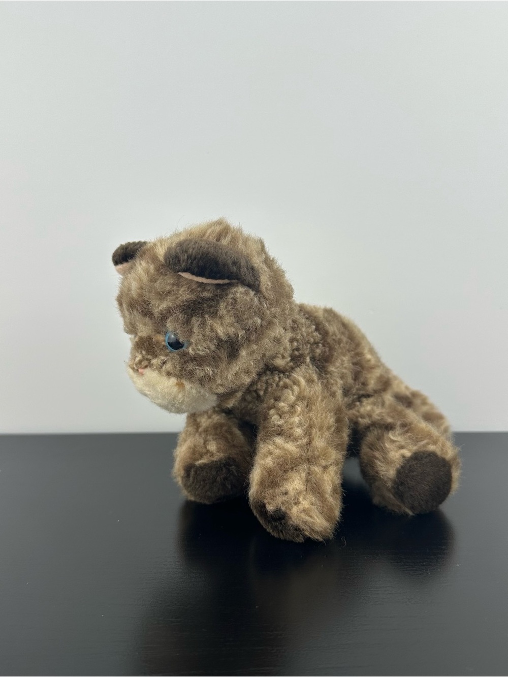 Russ Berrie Whiskers the Cat Plush Stuffed Animal Brown Tabby Kitty 7"